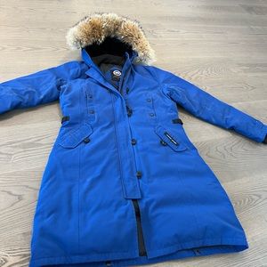 Canada Goose ladies Kensington Down Parka in blue Sz L